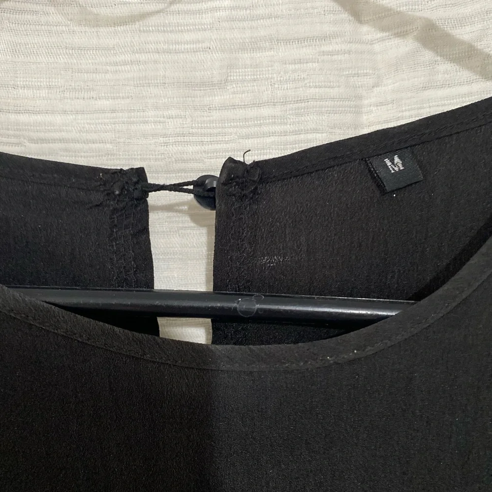 Elegant Black and White Lace Trim Women's Top - Picture 3 of 4